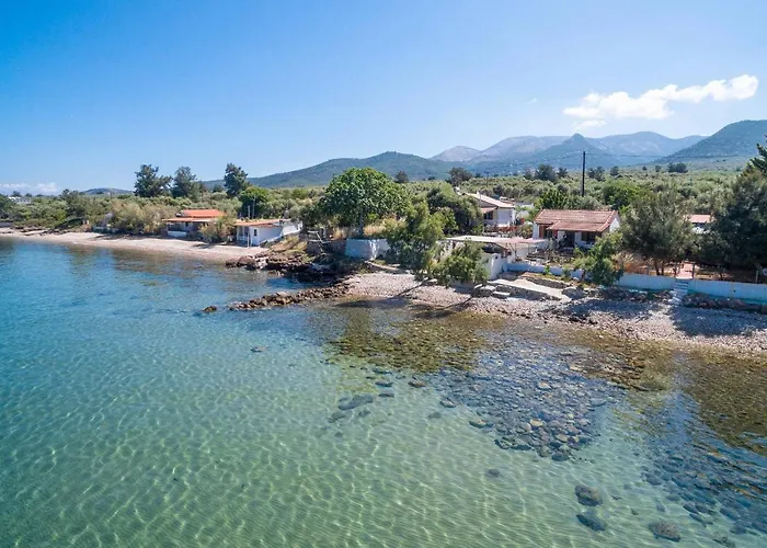 Poli\'S Beach House